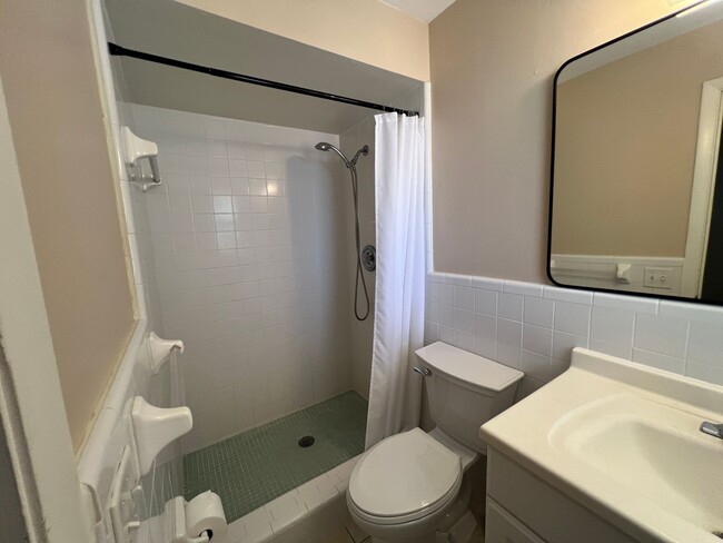 Building Photo - Charming 3-Bed, 2 Bath Home in Waterway Es...