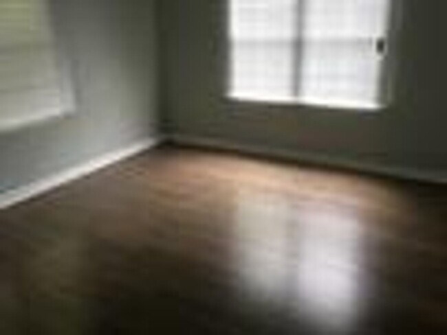 Building Photo - Midtown Home