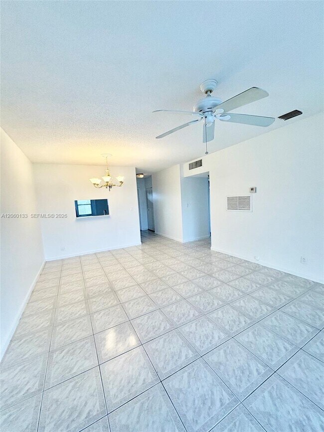 Building Photo - 5011 W Oakland Park Blvd