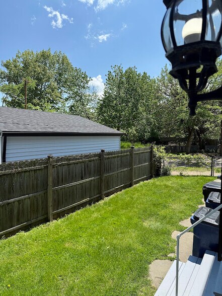 Building Photo - 5822 Lawn Ave