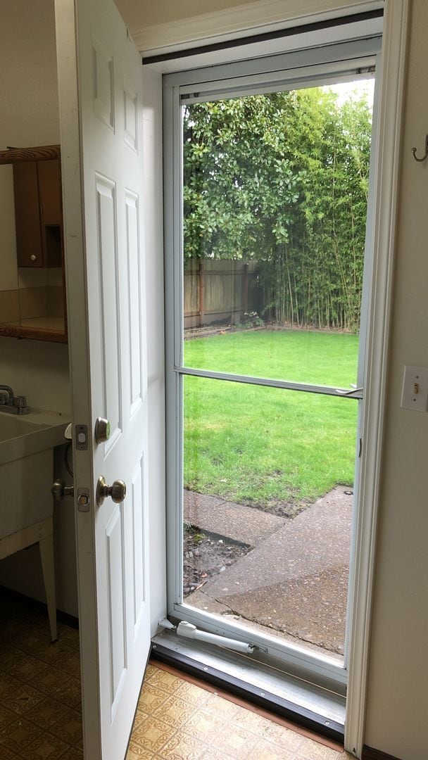 Building Photo - Beautiful Single Level 3/2 Charming NW Corvallis Home