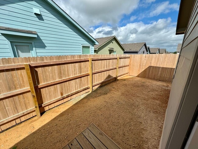 Building Photo - Modern 4-Bedroom Home with Community Pool ...