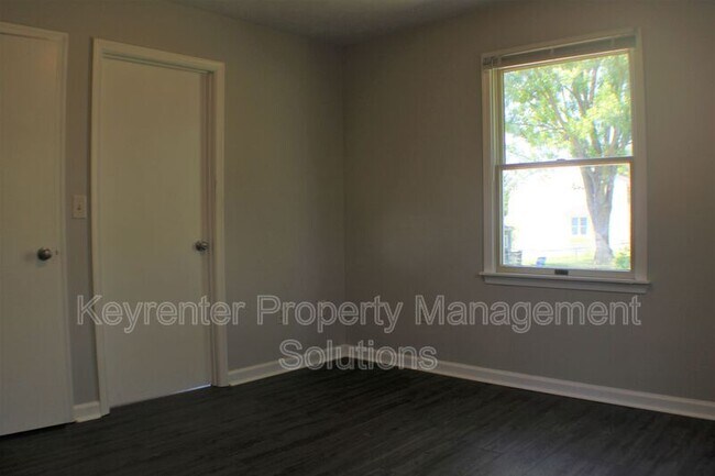 Building Photo - 509 5th St