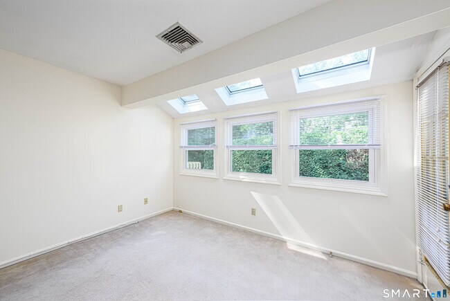 Building Photo - 1400 Hartford Tpke