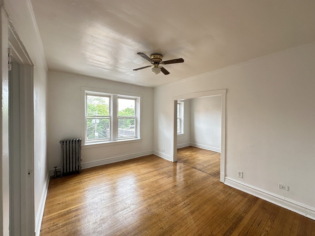Building Photo - 2432 N Linden Pl