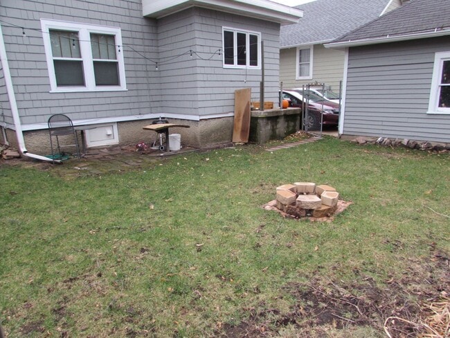 Building Photo - Spacious 4-Bedroom House on Drake Street w...
