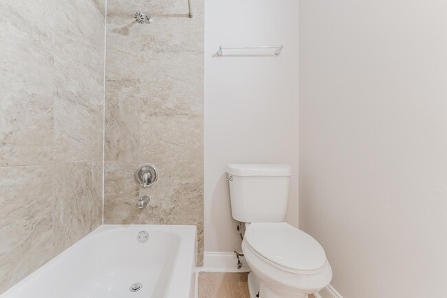 Building Photo - 650 SW 2nd Ave