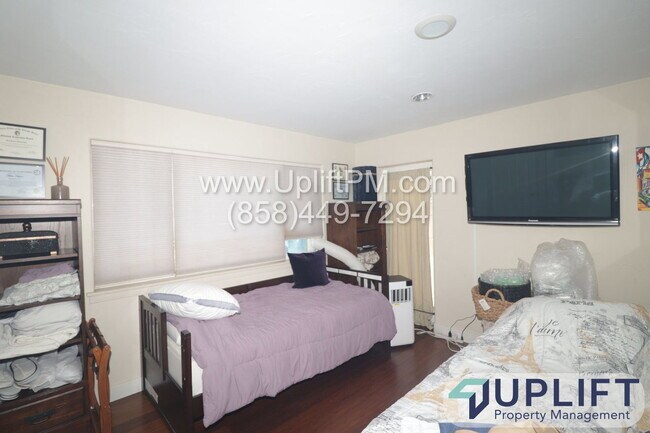 Building Photo - 2655 Chauncey Dr