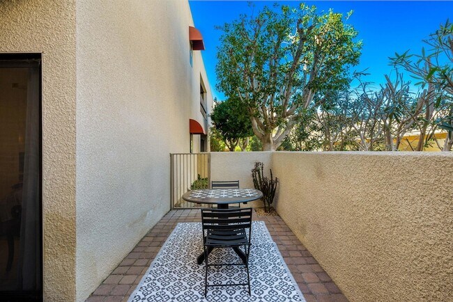 Building Photo - 255 S Avenida Caballeros