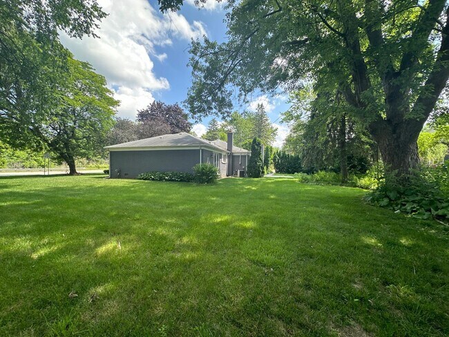 Building Photo - 429 Bella Vista Dr