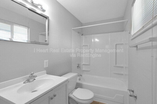 Building Photo - 1386 Rosehill Rd