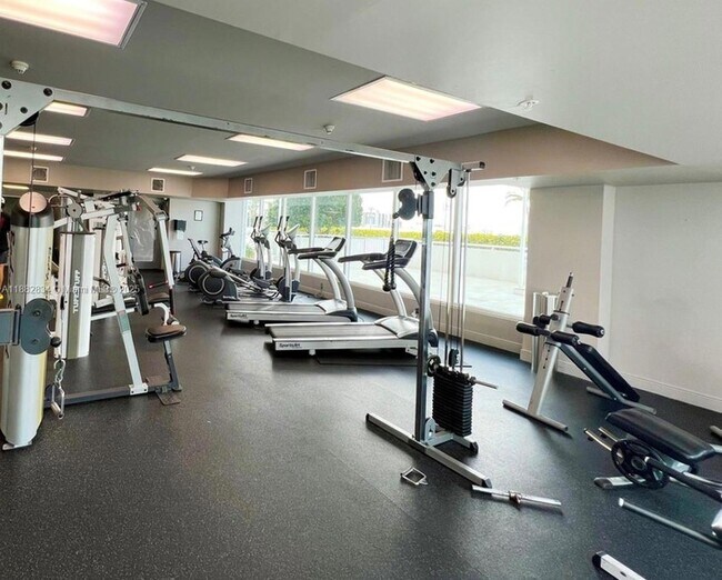 Building Photo - 275 NE 18th St