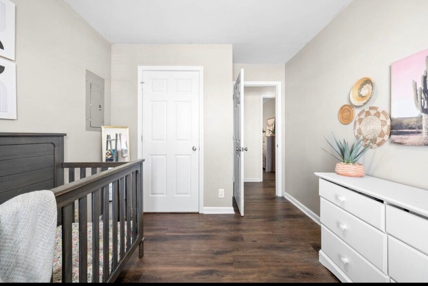 Building Photo - 1017 Bush Ave