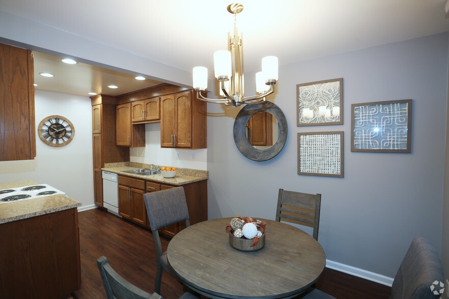 1BR, 1BA-Kitchen - Woodland House Apartments