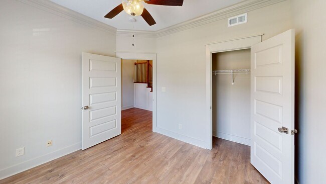 Building Photo - Stylish Veridian Townhome with Main-Level Primary Suite, Large Kitchen Island and Covered Back Patio