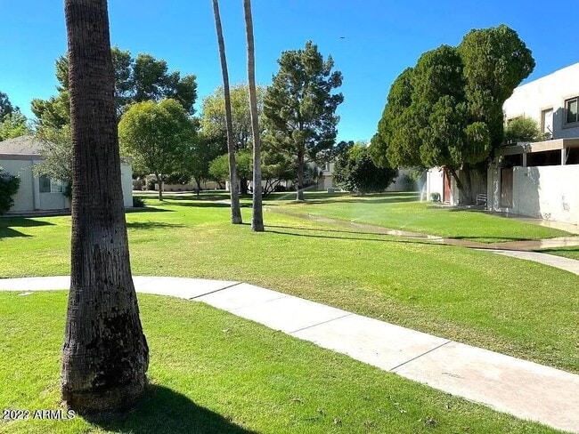 Building Photo - 7821 E Valley Vista Dr