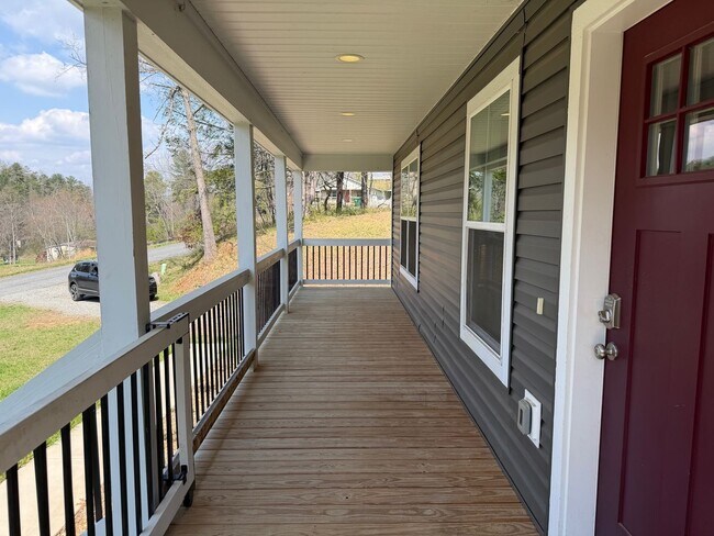 Building Photo - Leicester - Immaculate Three Bedroom with Huge Backyard