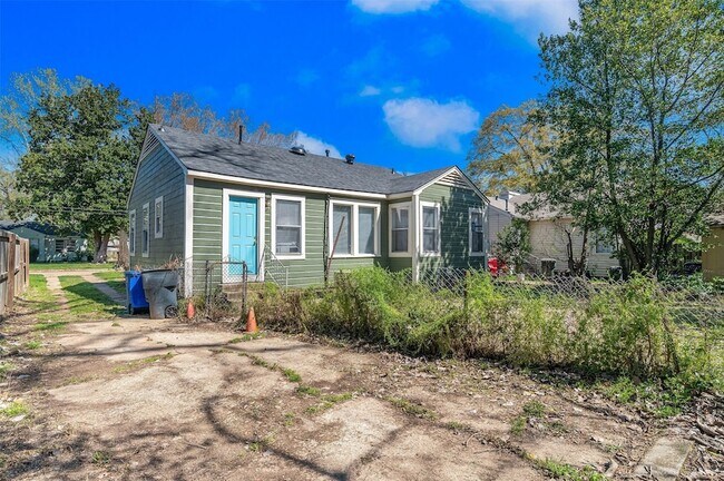 Building Photo - 219 E Slattery Blvd