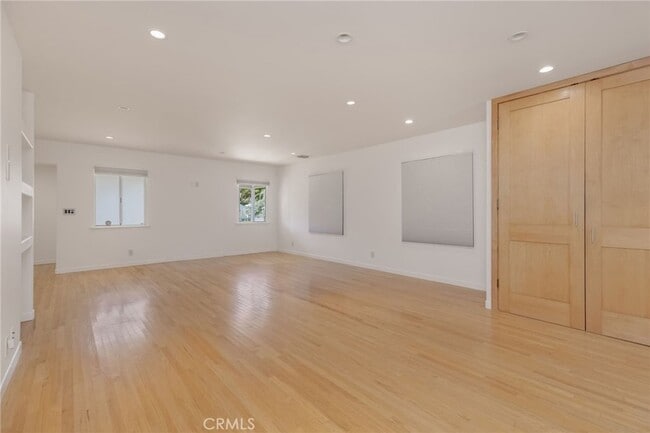 Building Photo - 709 Avenue D