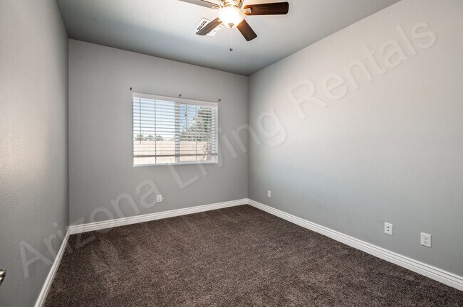 Building Photo - DON'T MISS THIS THREE BEDROOM TOWNHOUSE IN A PRIME LOCATION