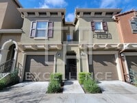 Building Photo - Spacious 3/2.5 Located In Communication Hills, With Two 1 Car Garages, W/D & Large Master Retreat