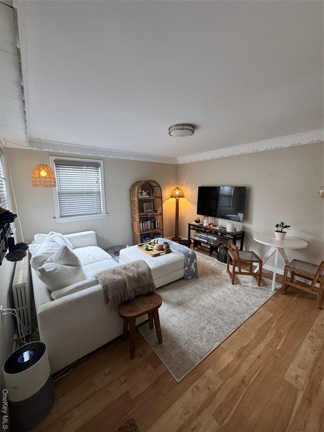 Building Photo - 655 E Walnut St