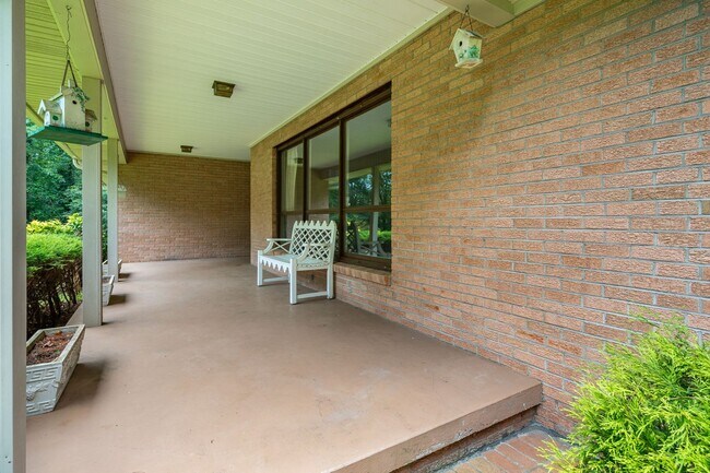 Building Photo - 102 Arbor Ln