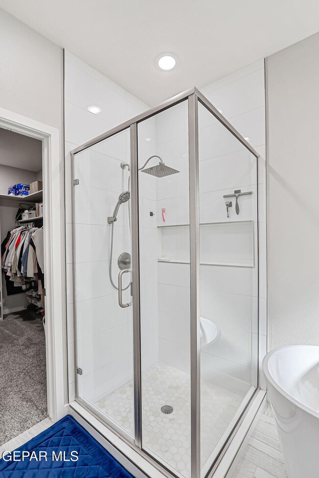 Building Photo - 325 Playa Vis St