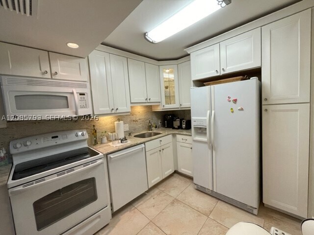 Building Photo - 3625 N Country Club Dr