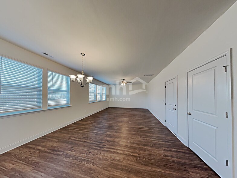 Building Photo - 2125 Laurel Vlg Cir