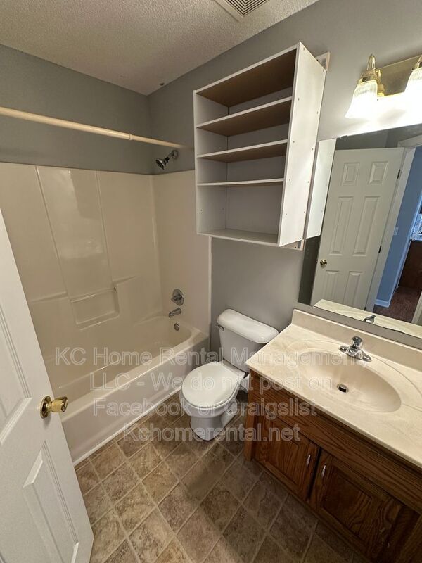 Building Photo - 817 NE Independence Ct