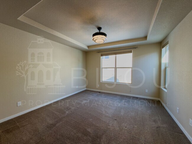 Building Photo - Spacious 4 Bedroom!!