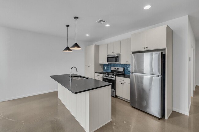 Building Photo - P.57 Kode Properties, LLC 1236-1238