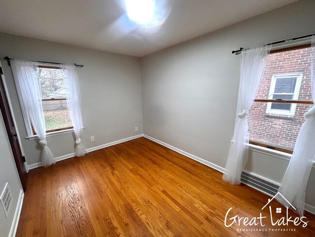 Building Photo - $200 OFF FIRST MONTH'S RENT - Lovely 2 Bed...