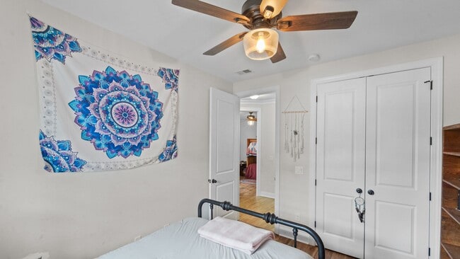 Building Photo - Spacious 6-Bedroom Waterfront Home in Richmond Hill, GA