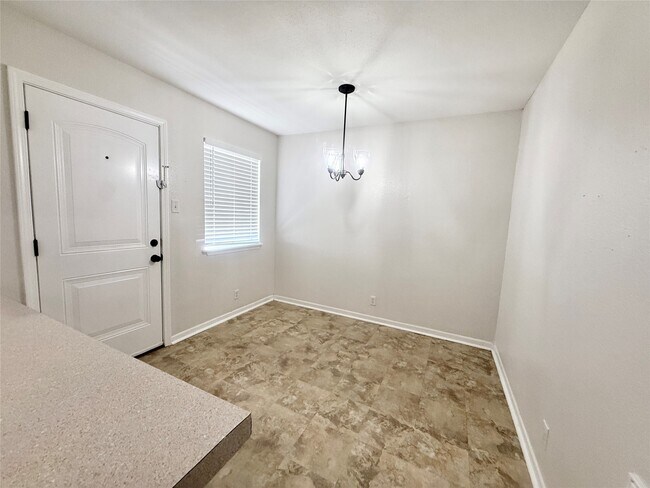 Building Photo - 941 S Walker St