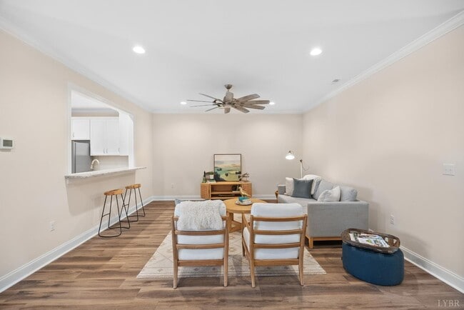 Building Photo - 174 Villa Oak Cir