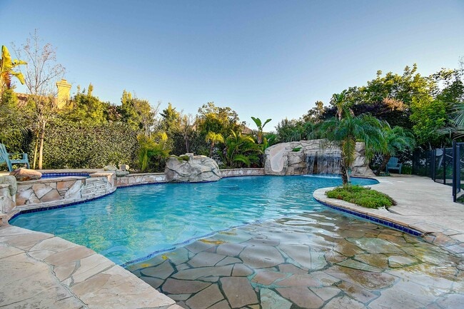 Building Photo - 4132 Prado De Las Cabras