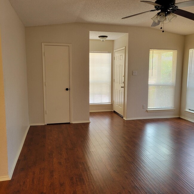 Building Photo - 5806 Silver Sage Dr