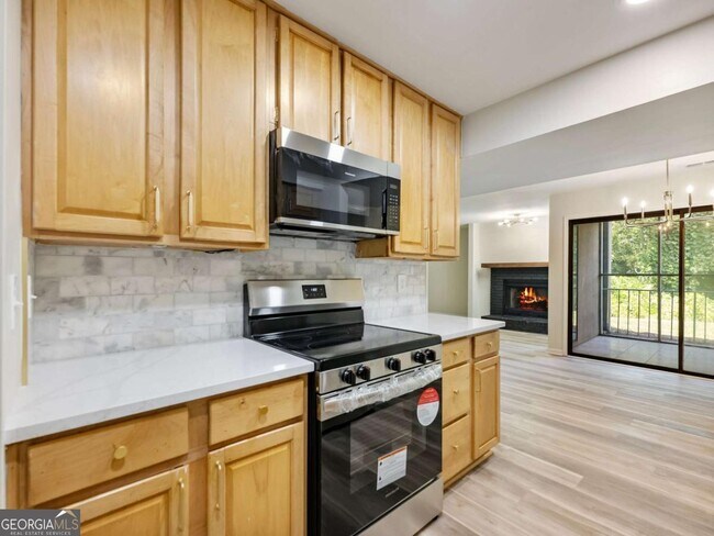 Building Photo - 605 Candler St