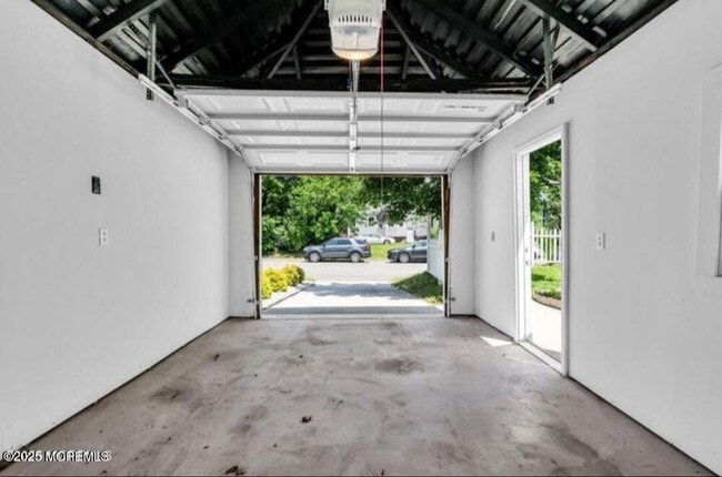 Building Photo - 208 E Bergen Pl