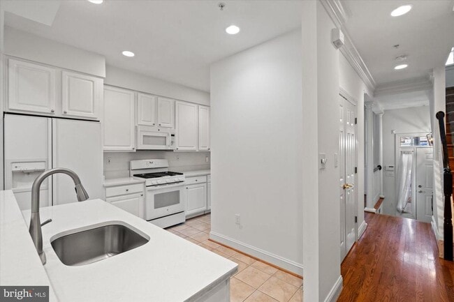 Building Photo - 2622 Clarendon Blvd