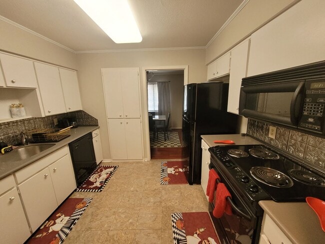 Building Photo - 2-bedroom 1-bath