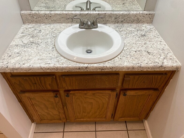 Building Photo - 40 Sta Les Cv