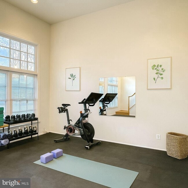 Building Photo - 819 Oak Knoll Terrace