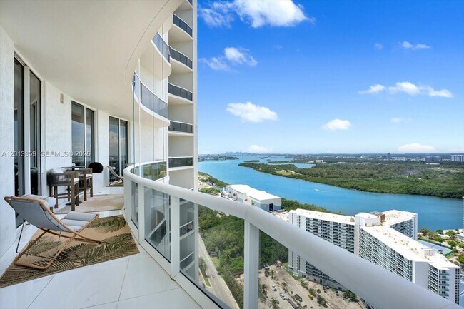 Building Photo - 15811 Collins Ave