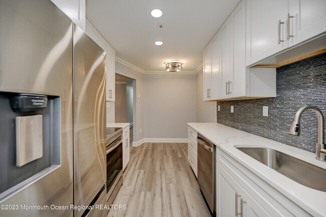 Building Photo - 58 Amberly Dr