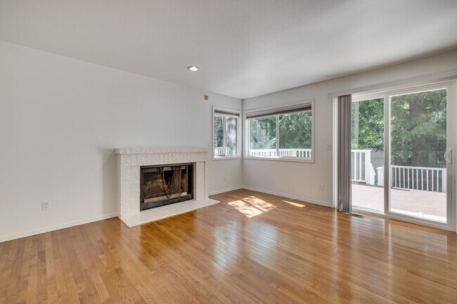Building Photo - Updated 4 bed 2.5 bath in Sammamish!