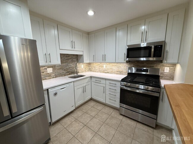 Building Photo - 95 Sapphire Ln