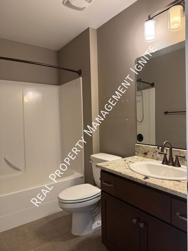 Building Photo - 1032 SE Leonel Ln